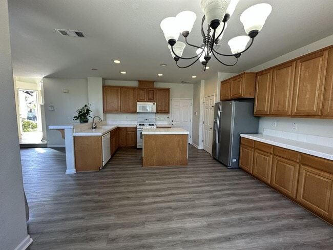 Building Photo - 2065 Mckenzie Pl