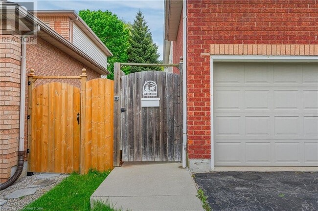 Building Photo - 57 Oak Hill Dr