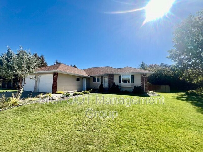 Building Photo - 54 Cloverview Dr