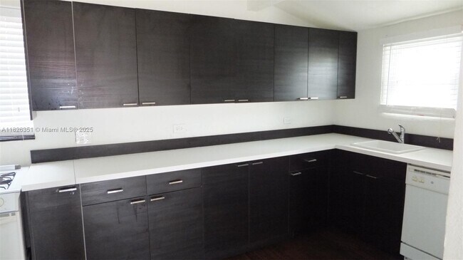 Foto del edificio - 200 NE 110th St