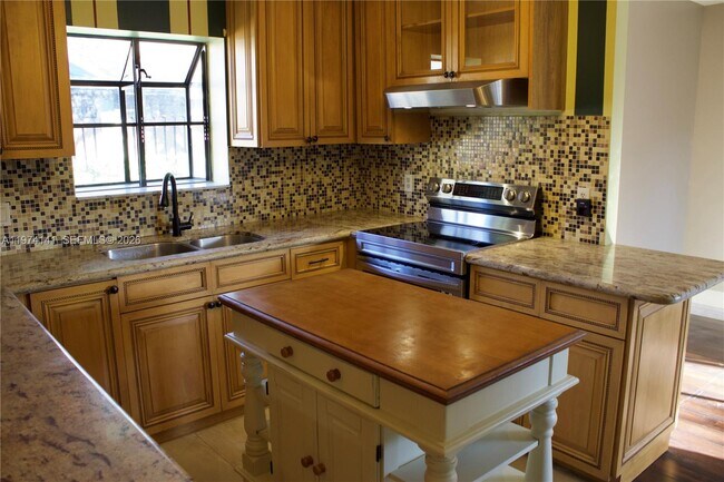 Foto del edificio - 233 Meadows Dr