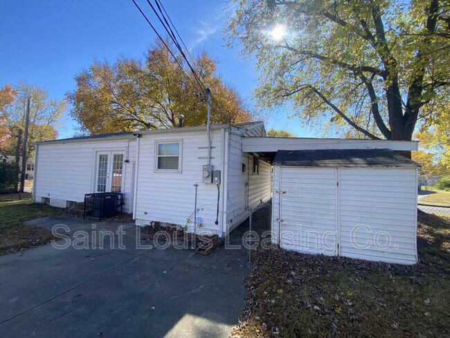 Building Photo - 815 Lexington Park