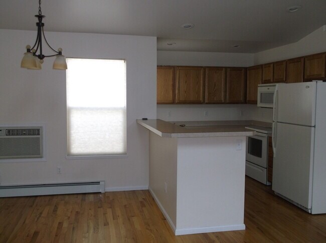 Building Photo - 2 BEDROOM, 2 BATHROOM, SINGLE LEVEL HOME W...