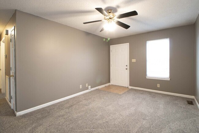 Foto del edificio - 924 Van Buren Ave