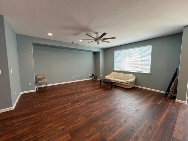 Foto del edificio - Completely Remodeled home in desirable Mou...