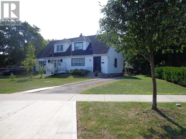 Building Photo - 32 Grimsby Ave