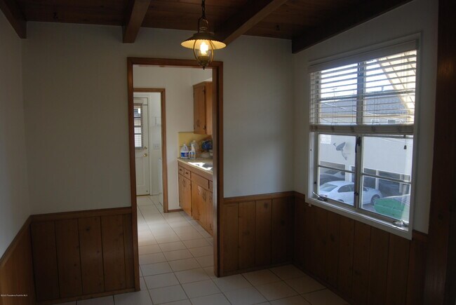 Building Photo - 525 N Santa Anita Ave