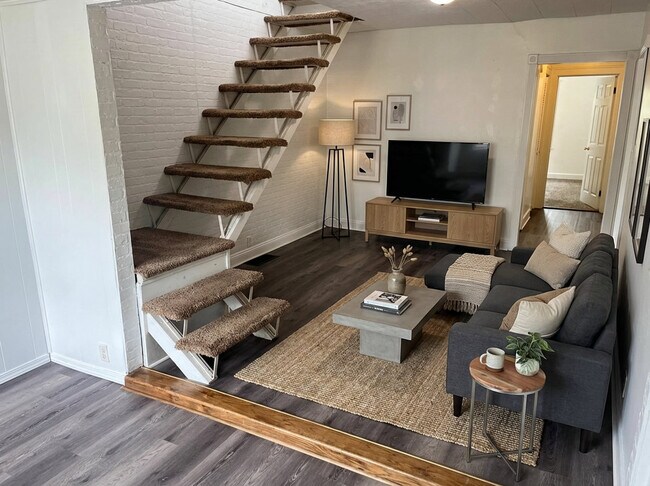 Foto del edificio - 927 W Bethel Ave