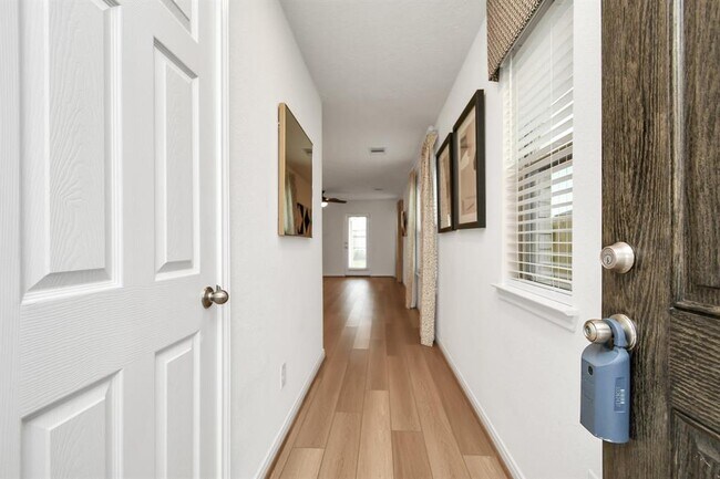 Building Photo - 8143 Leisure Pt Dr