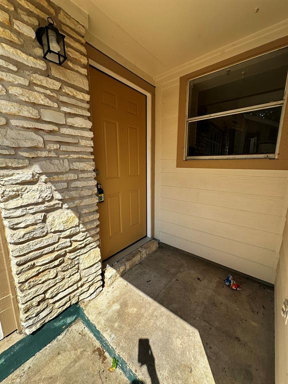 Building Photo - 2202 Donahue Ln