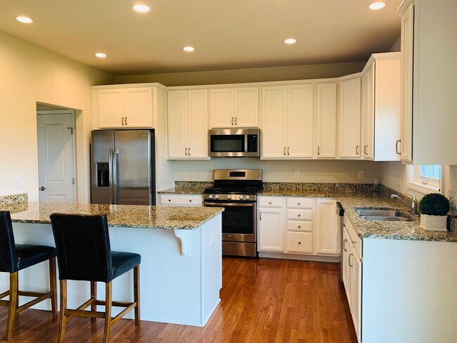 Building Photo - 365 Roudabush Dr NW