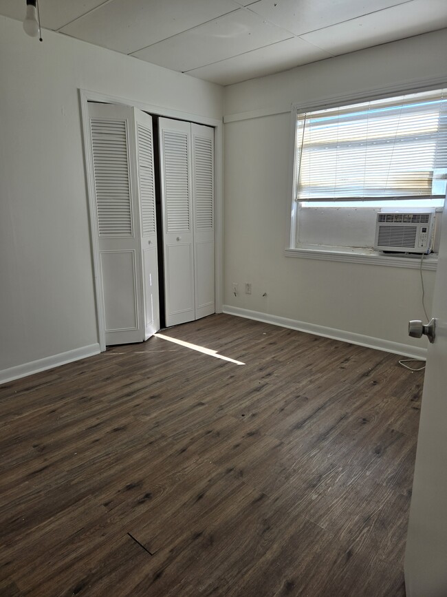 Building Photo - 202 Shepard Ave