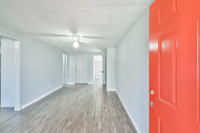 Building Photo - 822 Finesse Dr