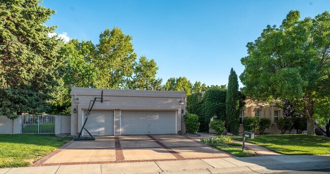 Foto del edificio - 9316 Tanoan Dr NE