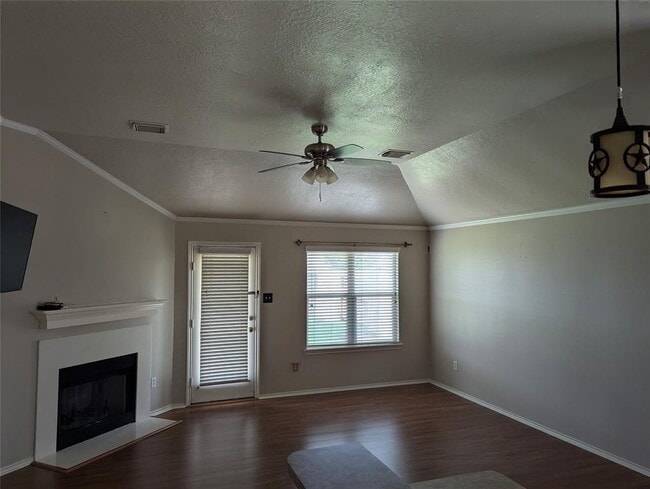 Building Photo - 9927 Driftwood Park Dr