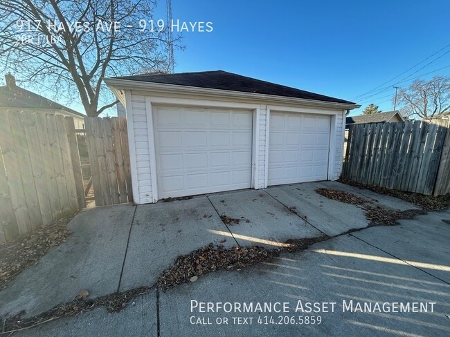 Building Photo - 917 Hayes Avenue