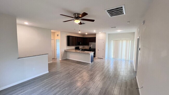 Foto del edificio - BEAUTIFUL 3 Bedroom, 2 Bathroom Home in Pa...