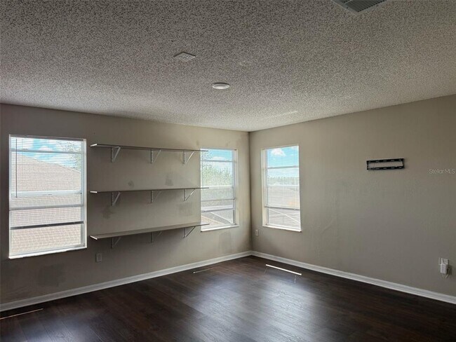 Building Photo - 211 Roseling Crossing