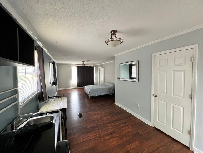 Foto del edificio - 1240 Shady Oak Trl