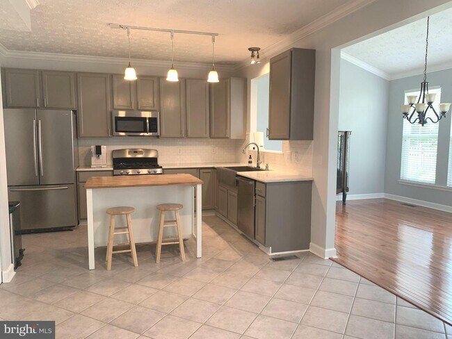 Building Photo - 705 Rock Elm Ct