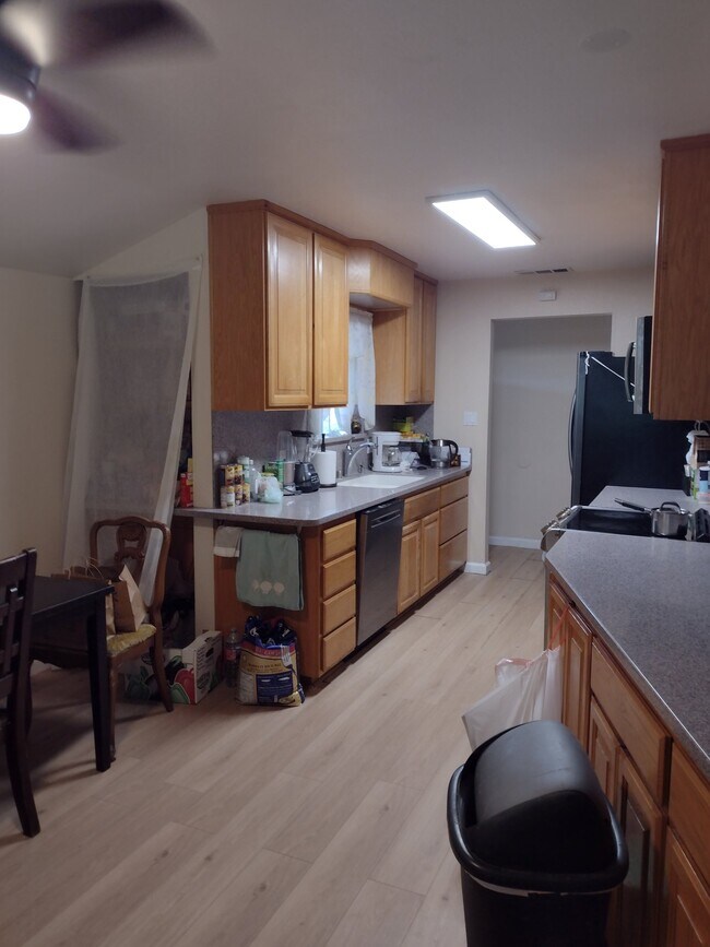 Building Photo - 10510 Glenview Way
