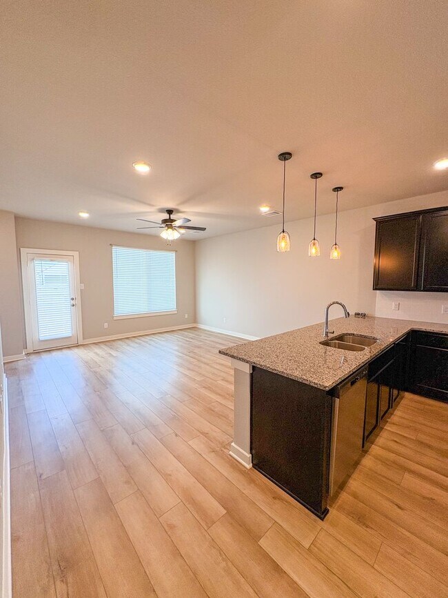 Foto del edificio - 4241 Centerfire Rd