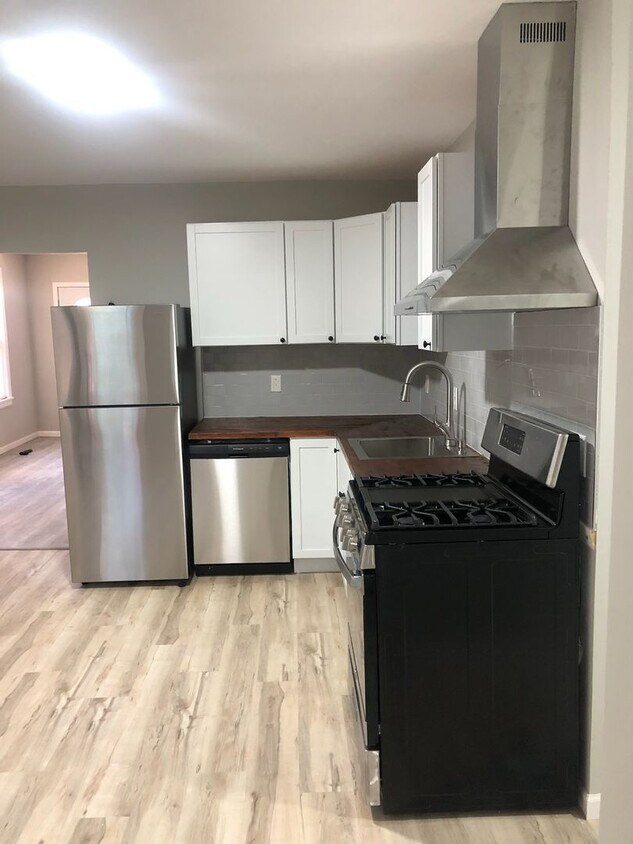 Foto principal - 3010 Daisy Ave