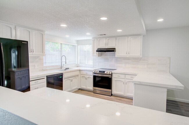 Building Photo - 259 Silver Star Ct