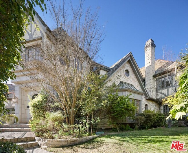 Foto del edificio - 1041 Somera Rd