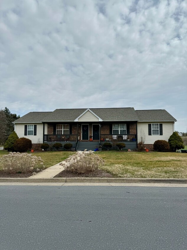 Primary Photo - Apartment for Rent in Bridgewater