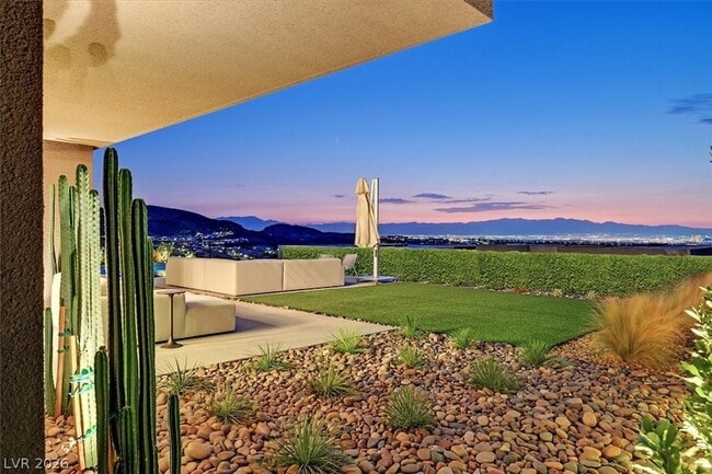 Building Photo - 807 Magnum Cliff Ct