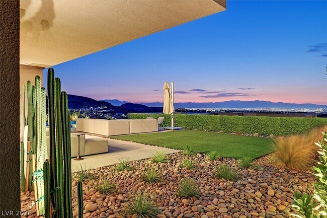 Foto del edificio - 807 Magnum Cliff Ct