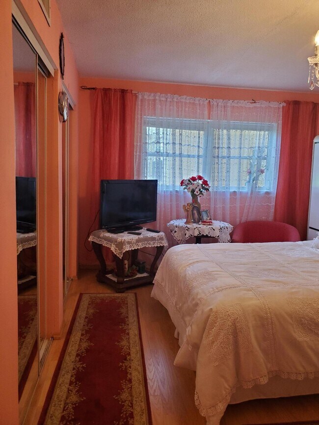 Foto del edificio - 2400 NE 1st Ln