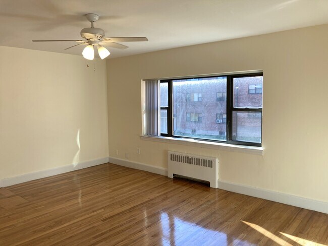 Building Photo - 114 Longwood Ave