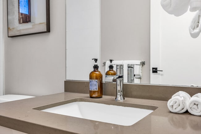 Photo du bâtiment - 3373 E 44th Ave