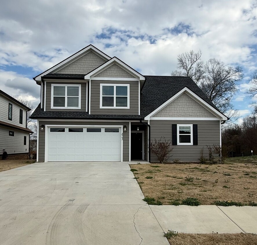 Beautiful 3 Bed, 2.5 Bath, 2 Car Garage - Community Pool & Walking Trail! - Beautiful 3 Bed, 2.5 Bath, 2 Car Garage - Community Pool & Walking Trail!