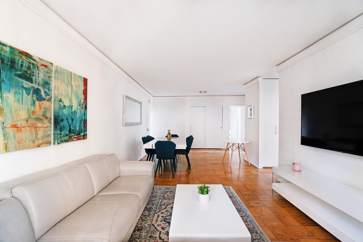 Foto principal - 230 W 55th St