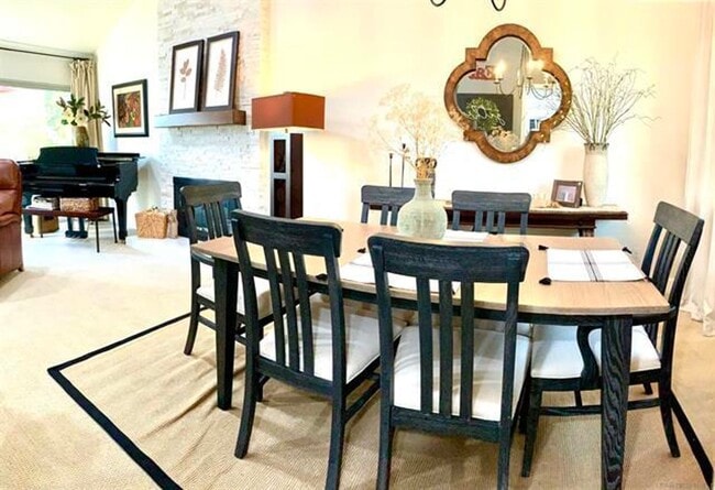 Building Photo - Beautiful Updated 2Br/2/Ba + Den W/ detach...
