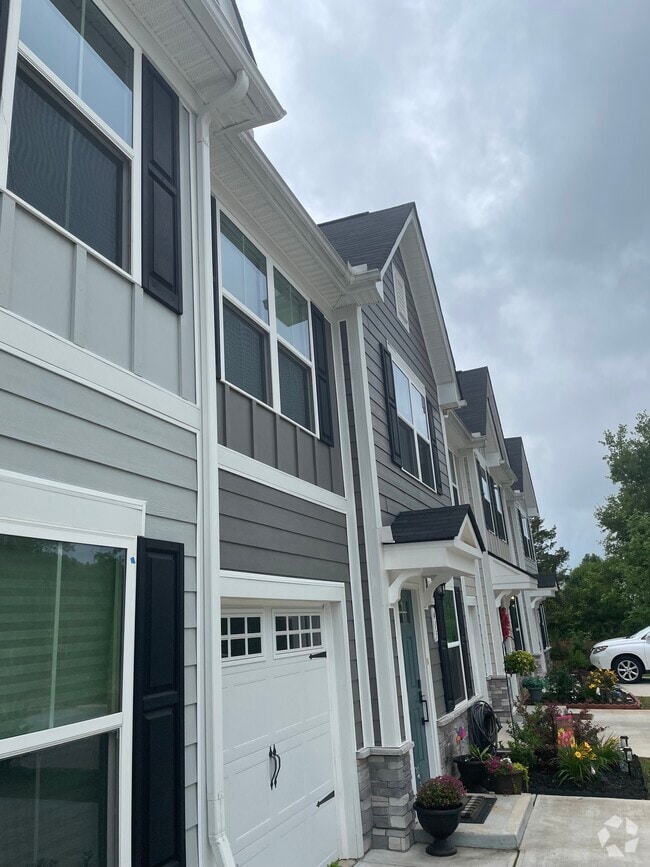 Building Photo - 413 Camarillo Ln