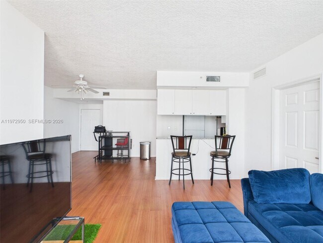 Foto del edificio - 275 NE 18th St