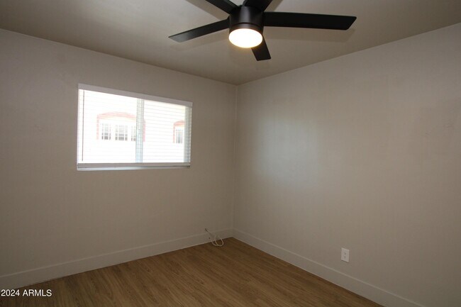 Building Photo - 2309 N Dayton St