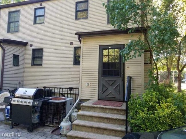 Building Photo - 2 br, 1 bath Apartment - 270 River Road