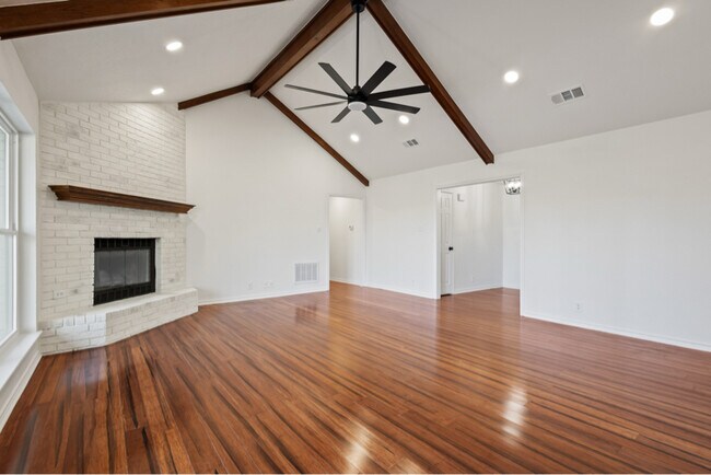 Foto del edificio - 170 N Meadowbrook Dr