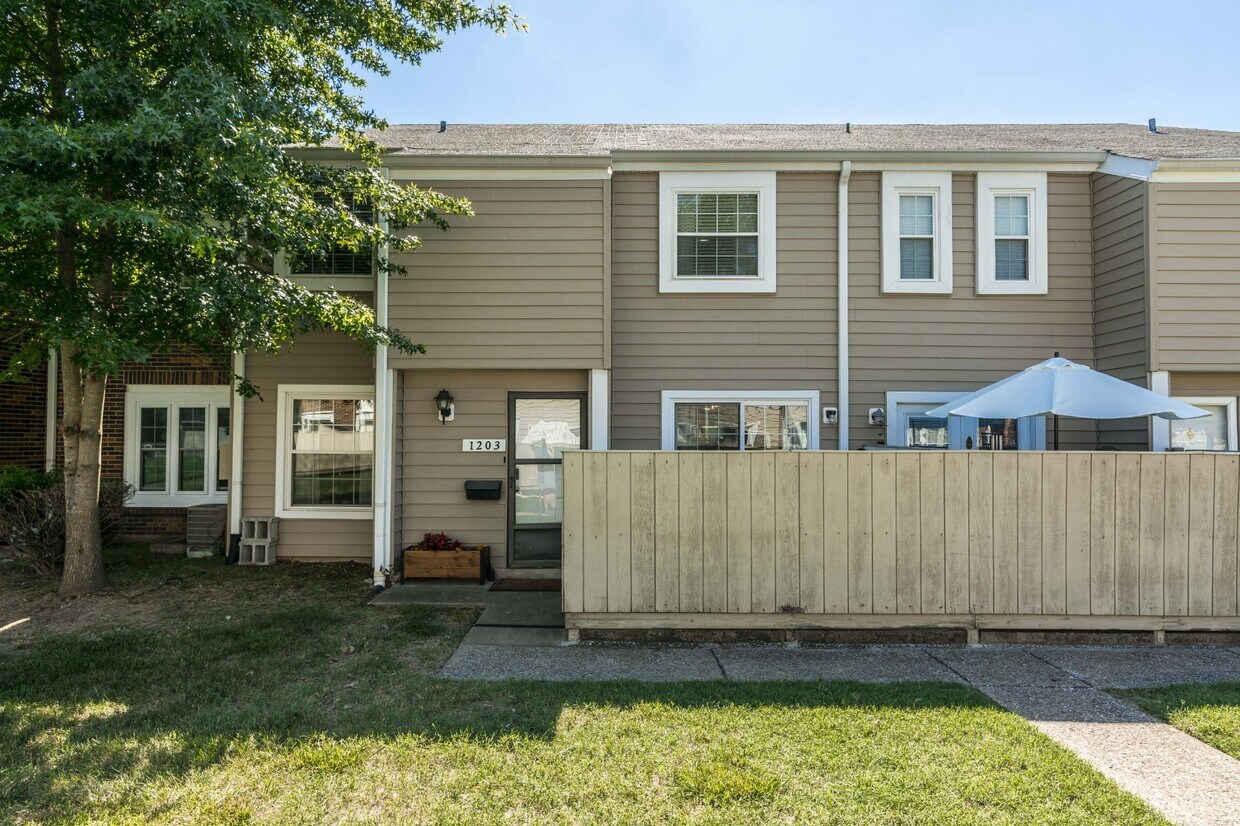Foto principal - 1203 Granville Rd