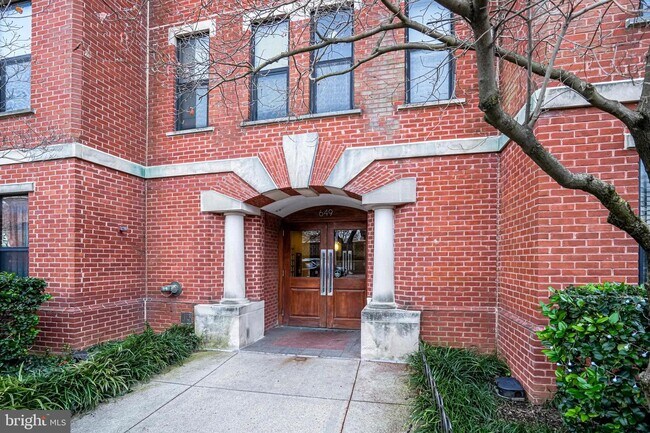 Foto del edificio - 649 C St SE