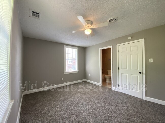 Building Photo - 1536 Cella St