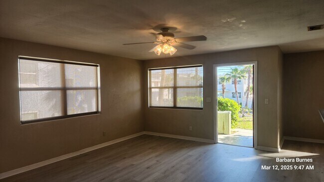Foto del edificio - 927 N Grandview Ave