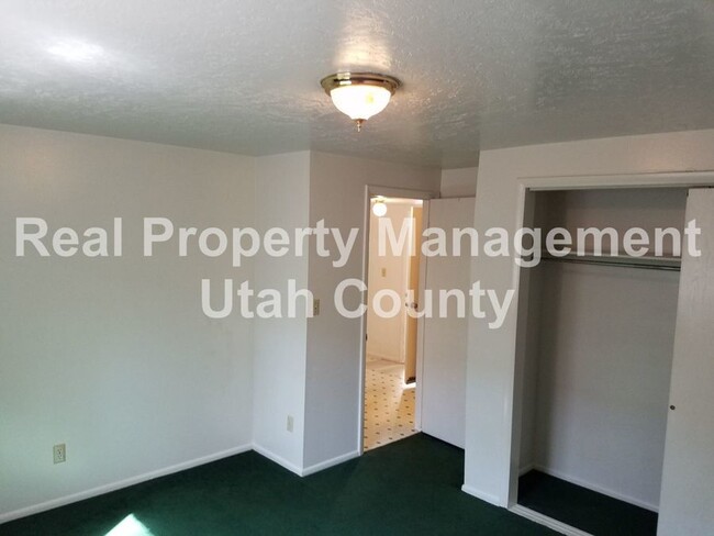 Building Photo - Provo 4 plex