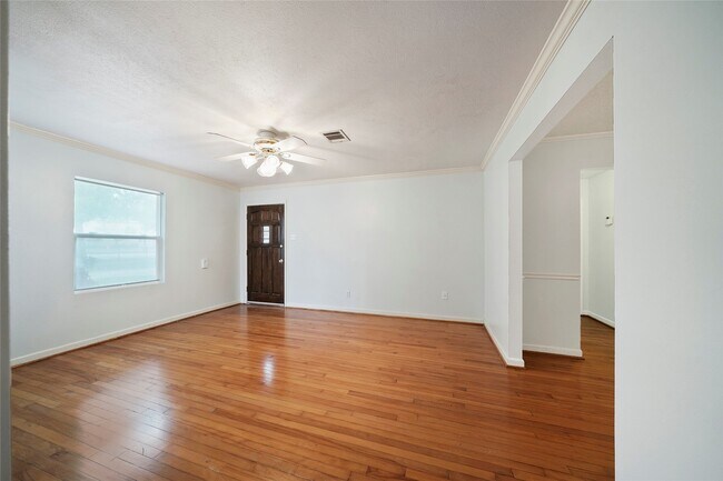 Building Photo - 4303 Piney Woods Dr
