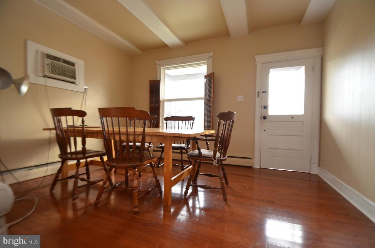 Primary Photo - 1368 Jefferson St